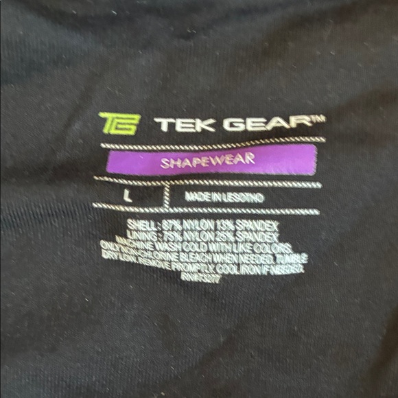 Black Cropped Athletic Leggings with Pockets - Picture 5 of 6